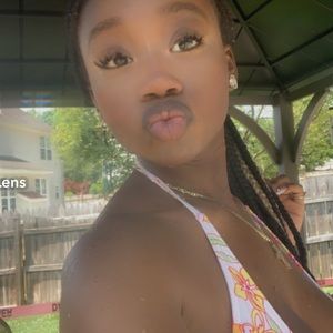 Meet your Posher, Fatima